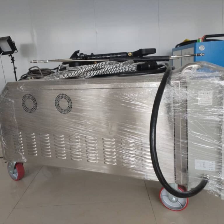 Steam cleaning or blasting